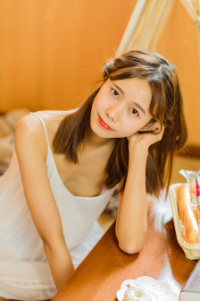 李丽珍不纽扣的女孩